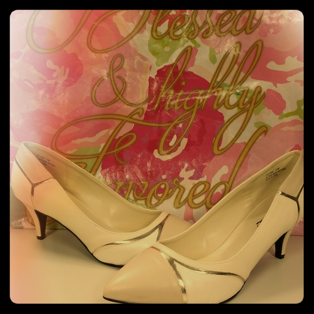 Annie's Devine dress pump 11 wide!